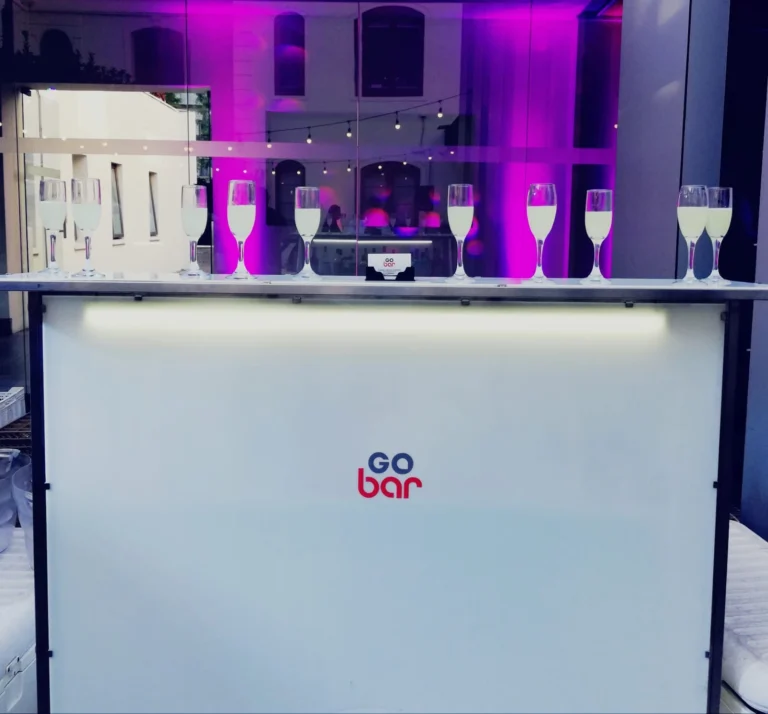 Servicio de barra móvil Go Bar en un evento realizado el 24 de octubre de 2025 en Santiago, Chile
